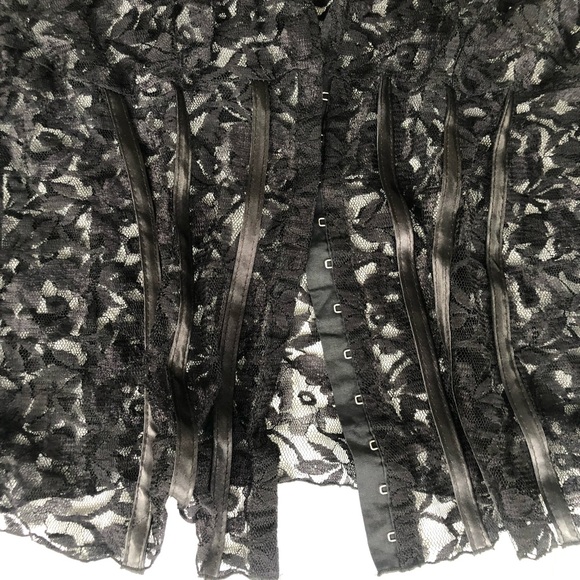 Lace corset top - Picture 2 of 3